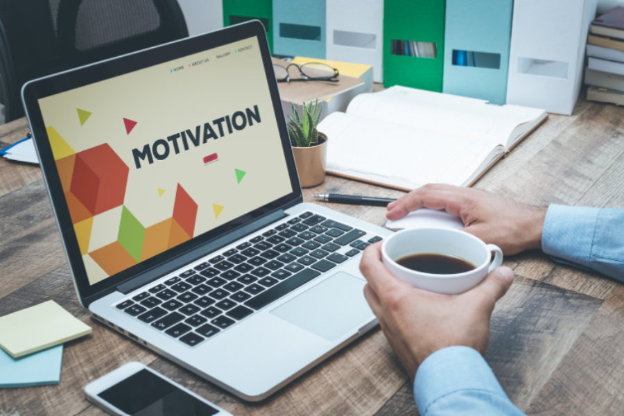 4 (Easy) Ways to Stay Motivated at Work When the Going Gets Tough